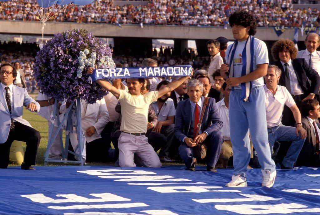 NAPLES, ITALY - JULY 05: Diego Armando Maradona, new purchase of Napoli Calcio, is presented at Stadio San Paolo in front of eighty thousand fans of the Naples Calcio on July 5, 1984 in Naples, Italy. (Photo by Stefano Montesi - Corbis/Corbis via Getty...