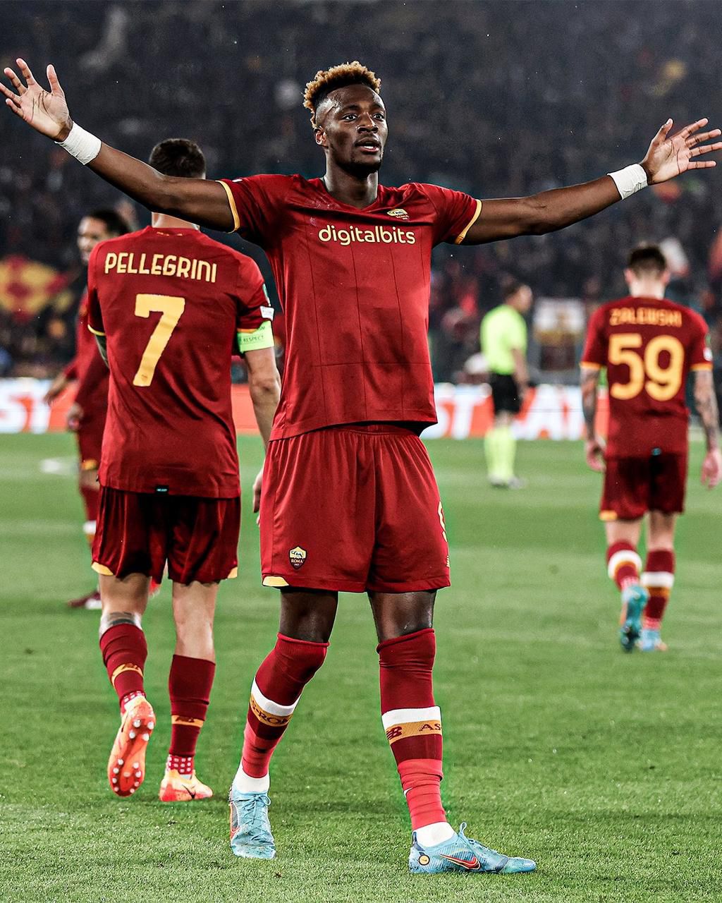 Tammy Abraham sends AS Roma to the ECL final against Leicester City