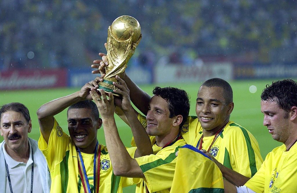 Football, 2002 FIFA World Cup Final, Yokohama, Japan, 30th June 2002, Germany 0 v Brazil 2, Brazil's (L-R); Kleberson, Belletti & Gilberto Silva celebrate with the World Cup trophy (Photo by Bob Thomas Sports Photography via Getty Images)