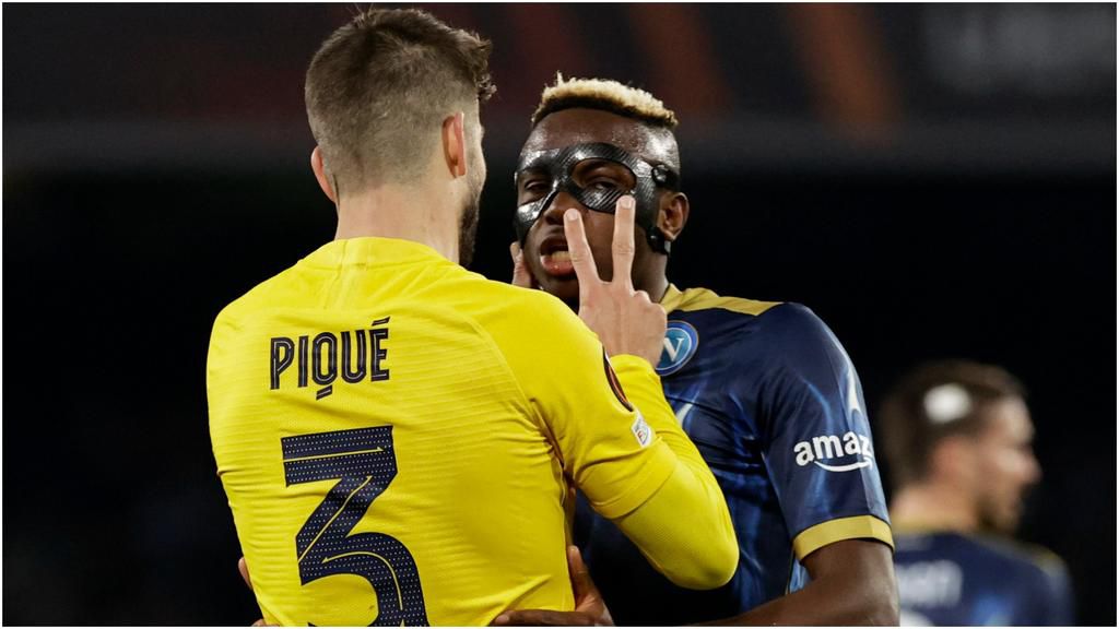 Victor Osimhen and Pique battled in the game between Barcelona and Napoli