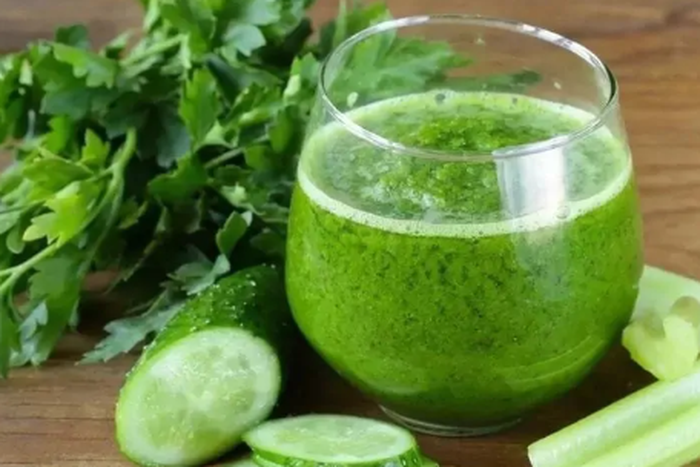 Ladies! Here are 4 health benefits of drinking bitter leaf juice