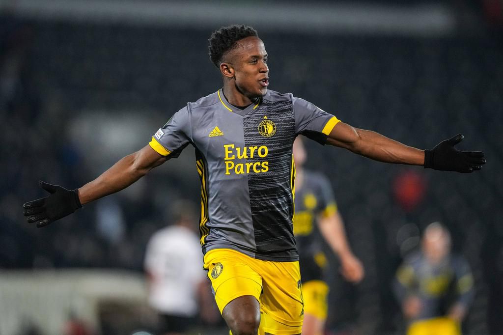 Luis Sinisterra scored a beautiful effort to extend Feyenoord's lead in the tie