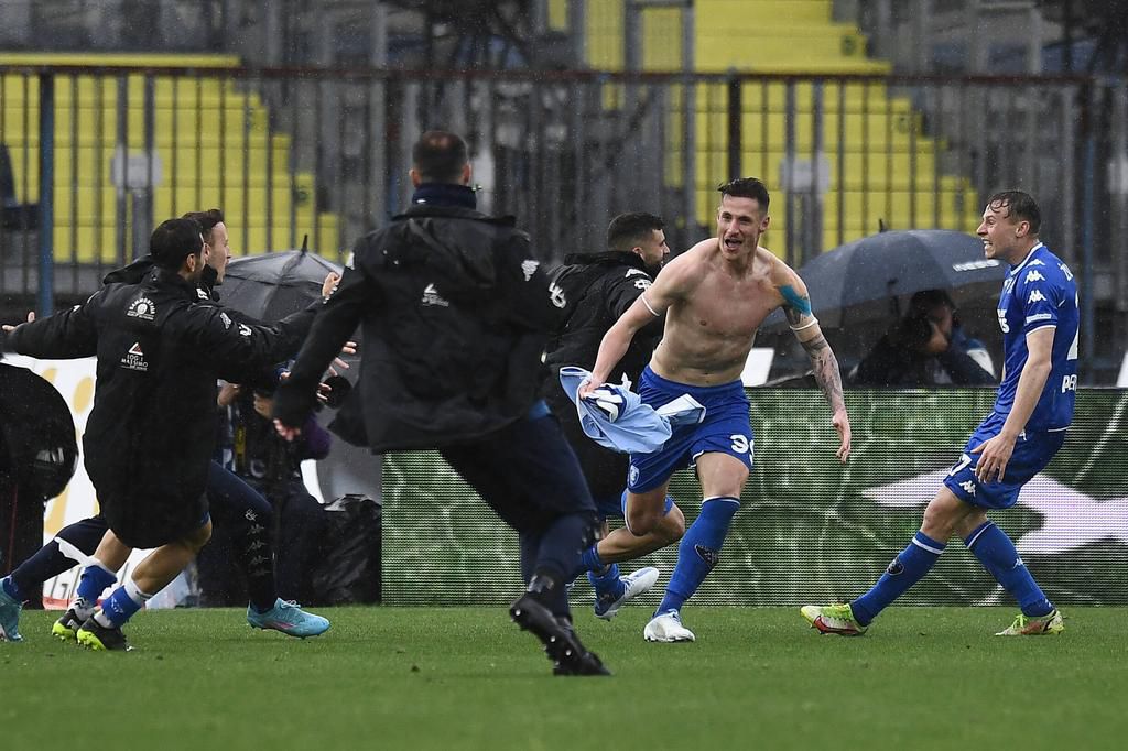 Giacomo Raspadori celebrating his winner over Napoli