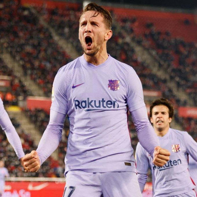 Luuk De Jong scores as Barcelona came from behind to defeat Levante 3-2 in La Liga