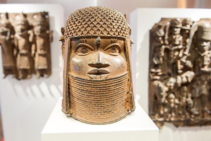 Three bronzes from Benin in the Hamburg Museum of Arts and Crafts [Daniel Bockwoldt]