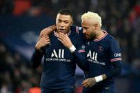 Kylian Mbappe celebrates with Neymar after scoring PSG's last-gasp winner against Real Madrid