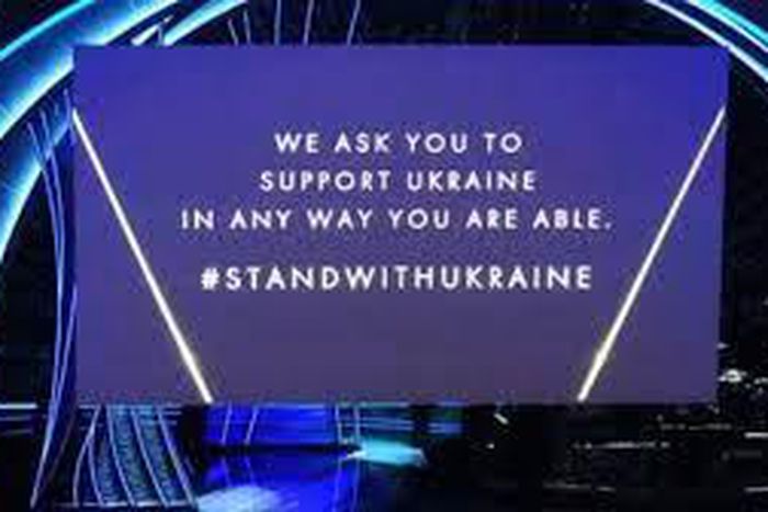 2022 Oscars hold a moment of silence to show support for Ukraine