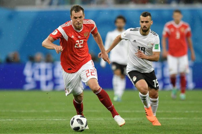 Abdallah el Said (R) scored the goal that secured Egyptian club Pyramids a CAF Confederation Cup quarter-finals place.