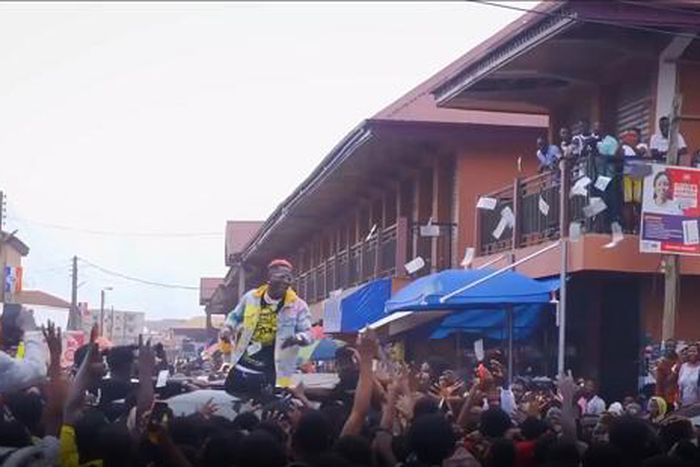Shatta Wale spraying money