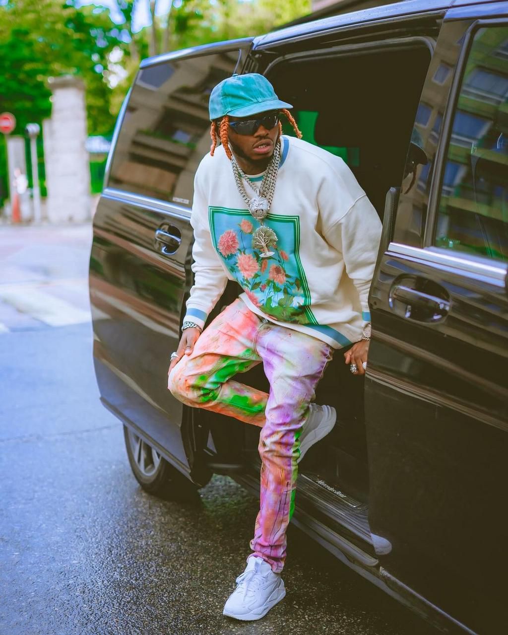 Diamond buys own Helicopter after making millions in Nairobi [Screenshot]