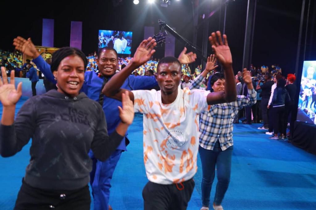 Grand finale: Pastor Chris prays for families on #HealingStreamLive Healing Services