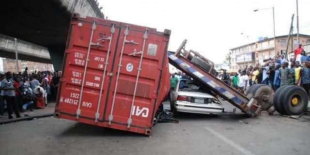 Container falls of Ojuelegba bridge (Kwara report)