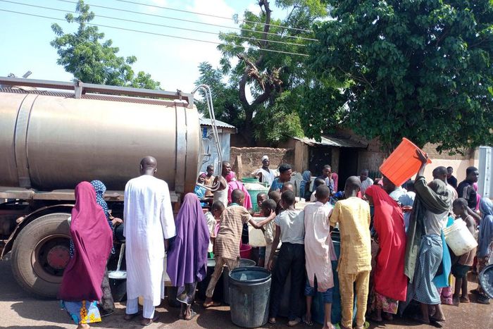 Sokoto residents chase after moving water tankers as supply dries up