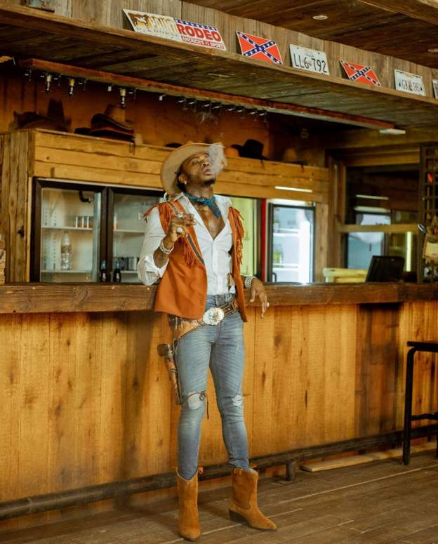 Diamond in trouble for displaying Confederate flags in his new music video