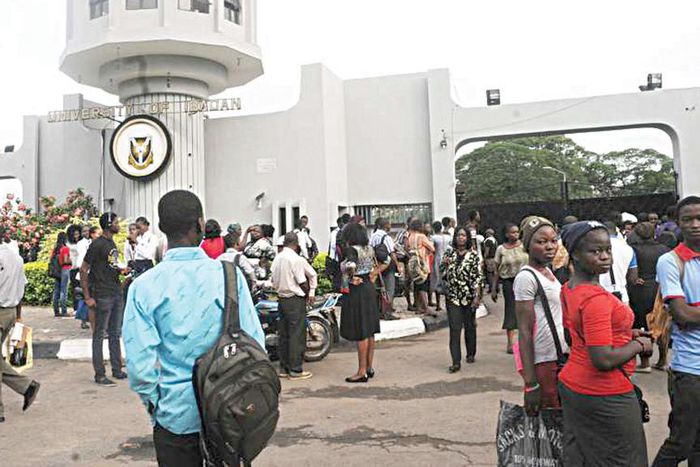 Students of the University of Ibadan at the school gate (Guradian)