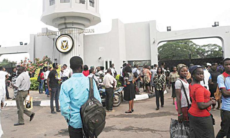 Students of the University of Ibadan at the school gate (Guradian)