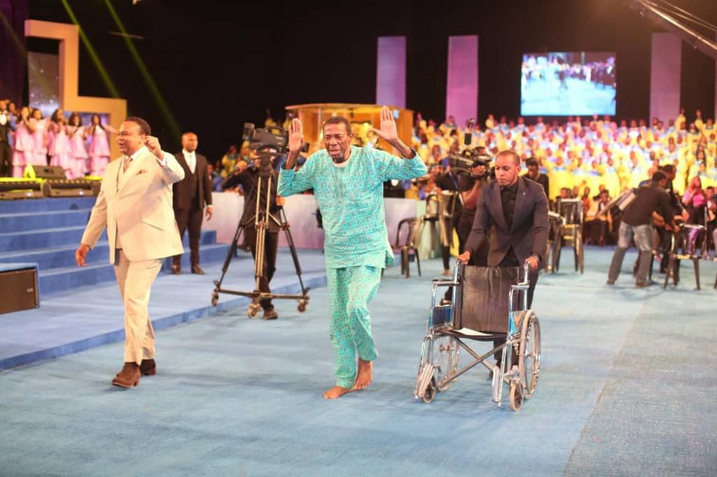 Grand finale: Pastor Chris prays for families on #HealingStreamLive Healing Services