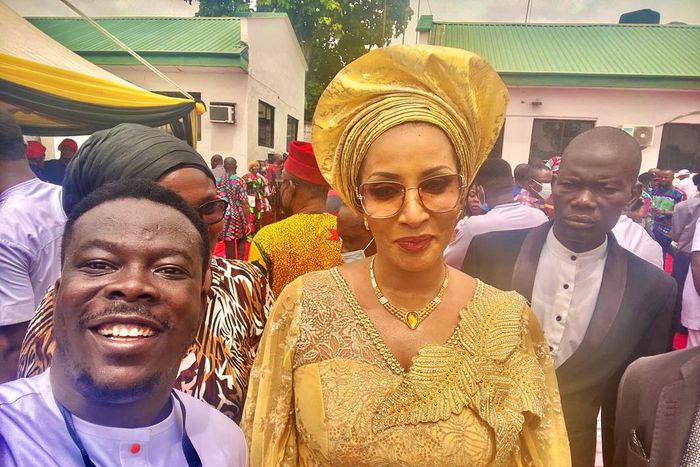 Bianca Ojukwu poses with an attendee at Soludo's inauguration ceremony. [Twitter:PRNaija]