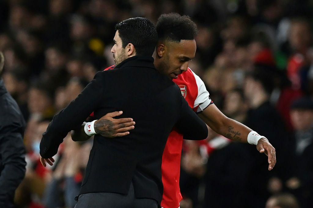 Arsenal manager Mikel Arteta hugs Pierre-Emerick Aubameyang