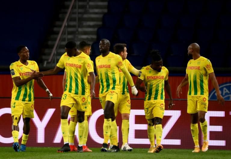 Moses Simon (2R) is congratulated after scoring the winner for Nantes at Paris Saint-Germain