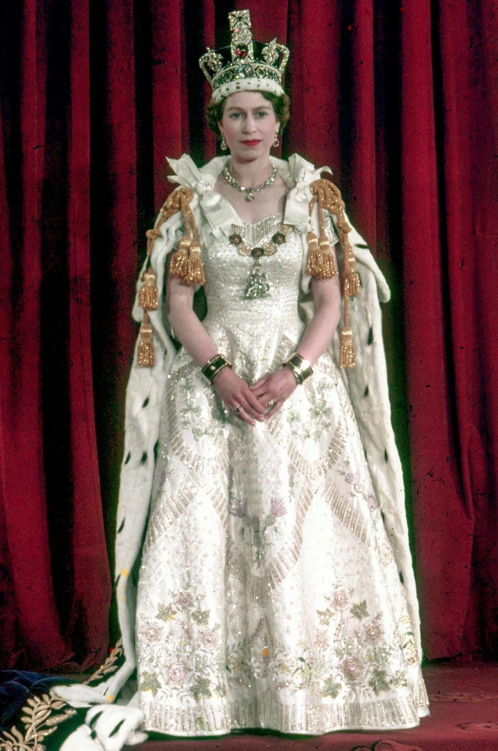 The Queen on her coronation [People]