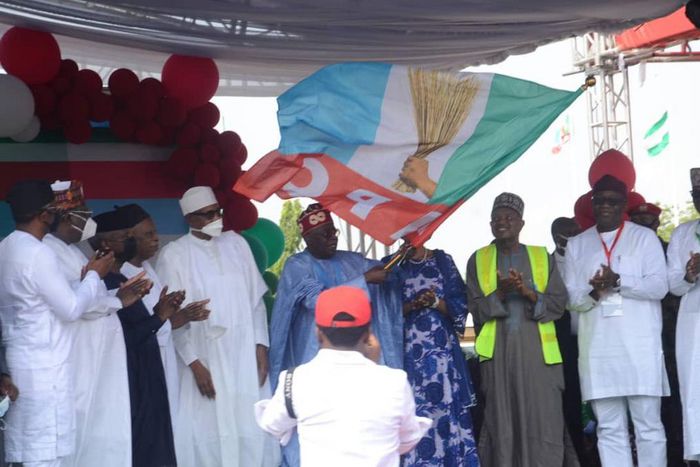 Buhari presents APC Victory Flag to Tinubu (TW/ @LeadershipNGA)