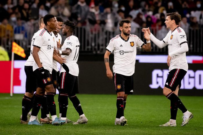 Manchester United held to a 2-2 draw by Aston Villa in Perth.