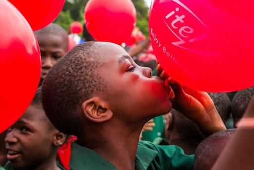 Children’s Day 2022: itel donates libraries, school books, and other educational items to students in Lagos.