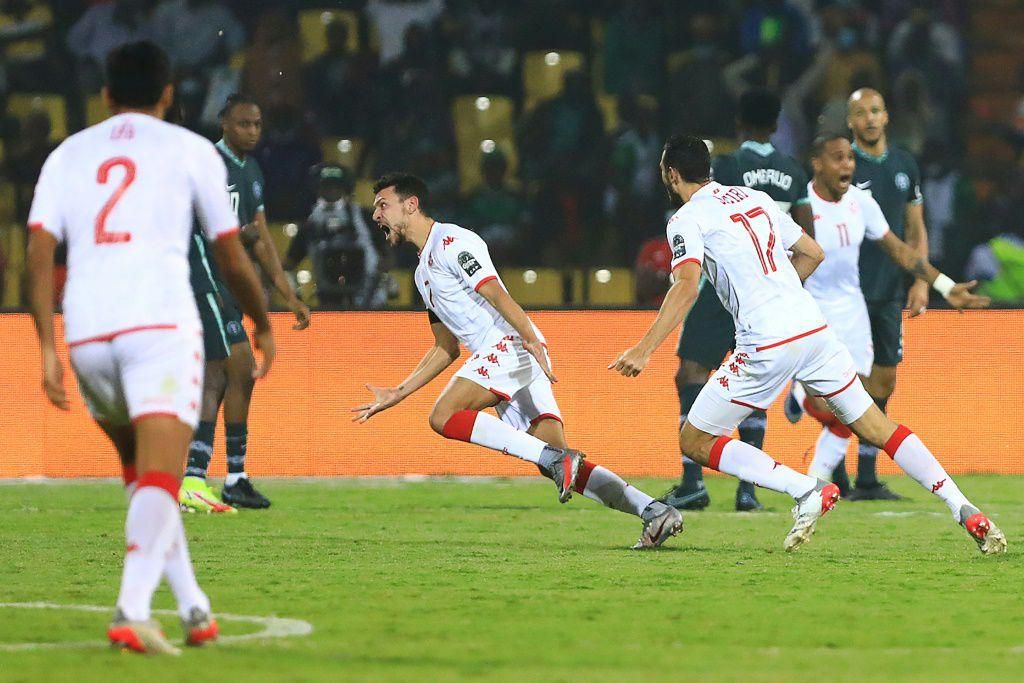 Youssef Msakni (C) celebrates after scoring to give Tunisia a shock Africa Cup of Nations last-16 victory over Nigeria in Garoua on Sunday