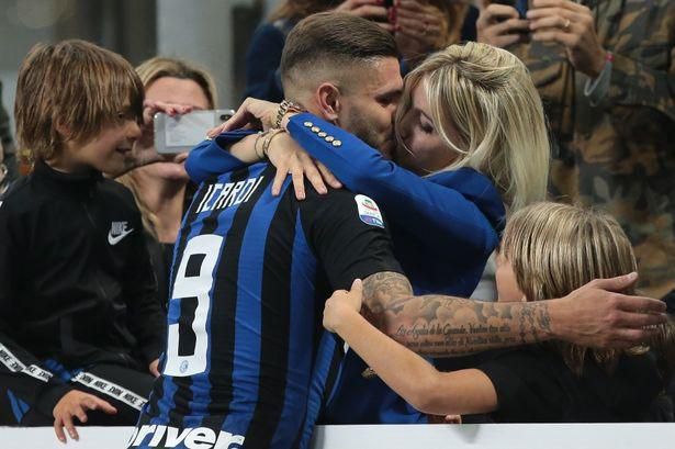 Mauro Icardi celebrates scoring for Inter by kissing his wife in the stands