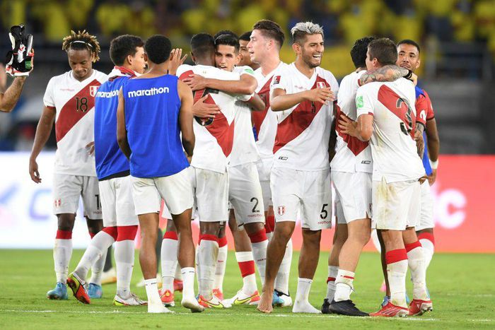 Peru's players celebrate after Edison Flores scored a late winner to defeat Colombia in a South American World Cup qualifier