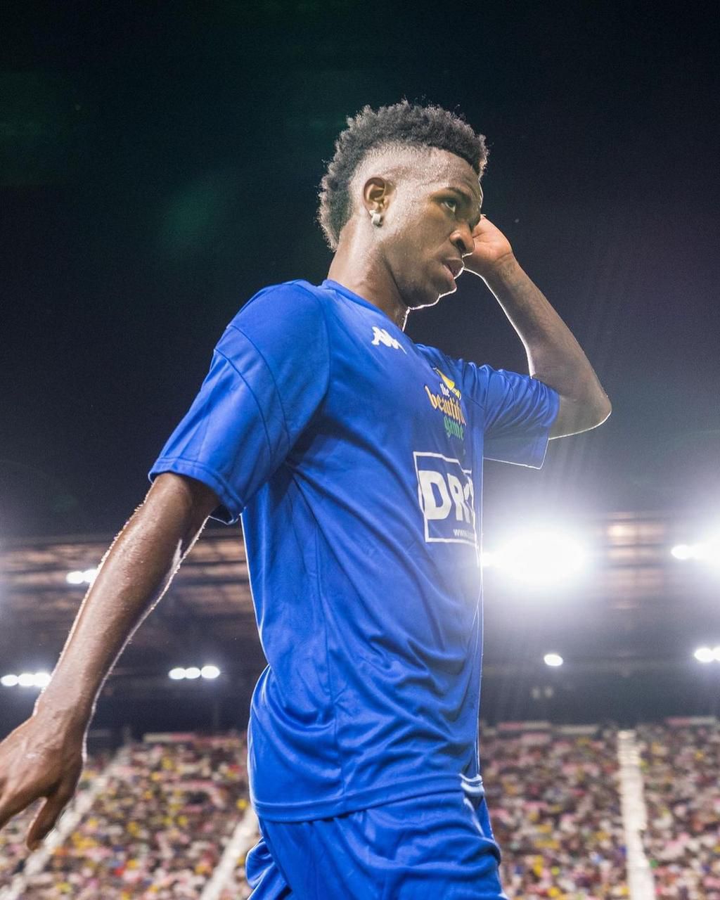 Vinícius, Pogba shine as Team Roberto Carlos beats Team Ronaldinho 12-10 at 'The Beautiful Game' exhibition match [Photos/Videos]