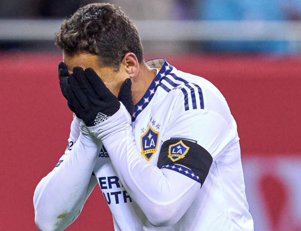 Chicharito has missed five (5) of nine (9) penalties for his club.