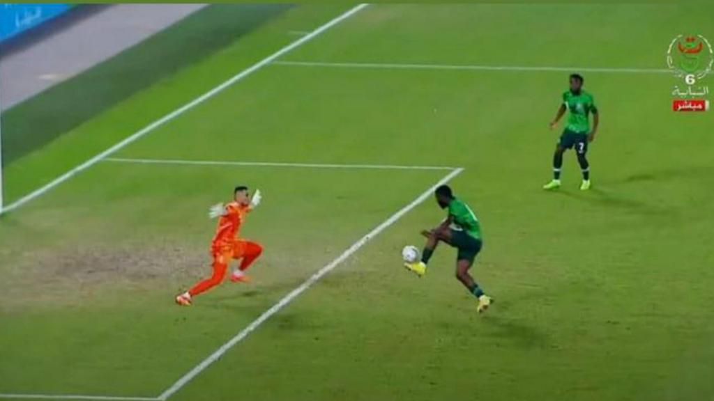 Alex Iwobi laments referee decision as Super Eagles lose to Algeria