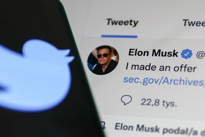 Elon Musk moves to acquire Twitter