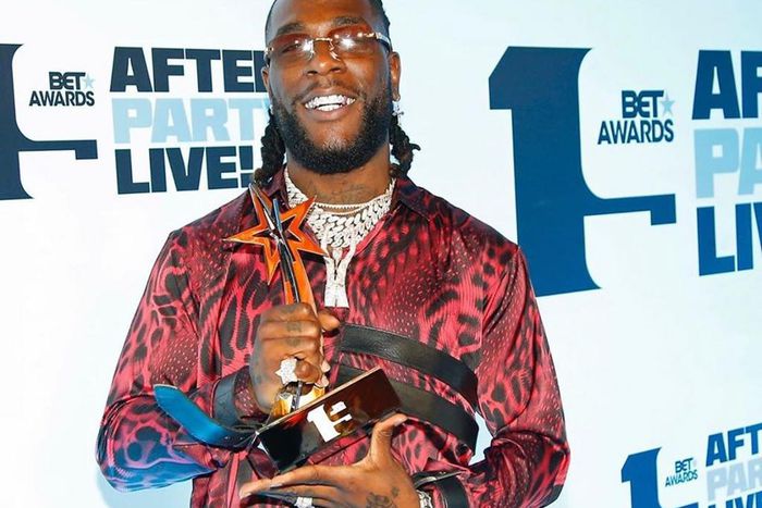Burna Boy is the Best International act in 2019 at the 19th BET Awards. [Instagram/MTVBaseAfrica]