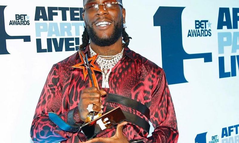 Burna Boy is the Best International act in 2019 at the 19th BET Awards. [Instagram/MTVBaseAfrica]