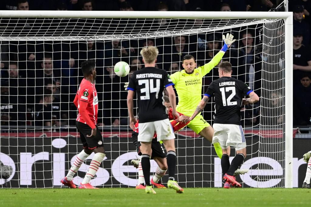 Lukas Lerager took advantage of some sloppy defending in the box to grab a goal in the 43rd minute