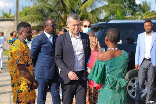 Official presentation of the welcome bouquet by one of the beneficiaries of ACAEDF child rescue missions