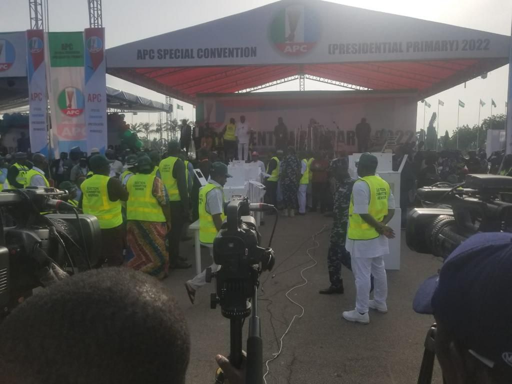 Agents to introduce themselves