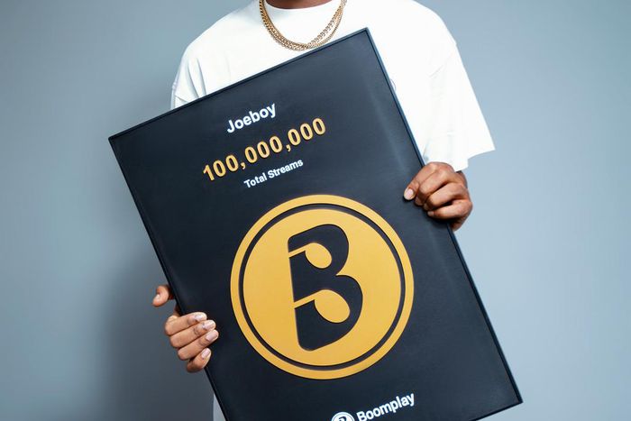 Joeboy becomes the latest Nigerian artiste to hit 100 million streams on Boomplay