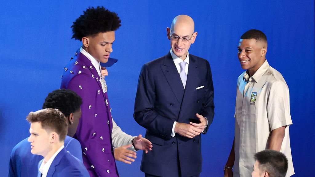 Paolo Banchero (L), Adam Silver (C) and Kylian Mbappe (R) at the NBA Draft on 23 June 2022