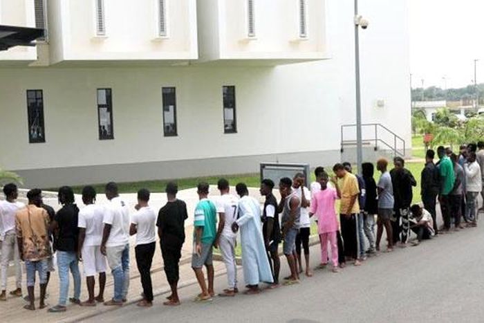 EFCC raids Lagos hotels, arrest 140 yahoo boys