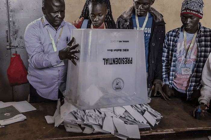 vote counting in Kenya (Africanews)