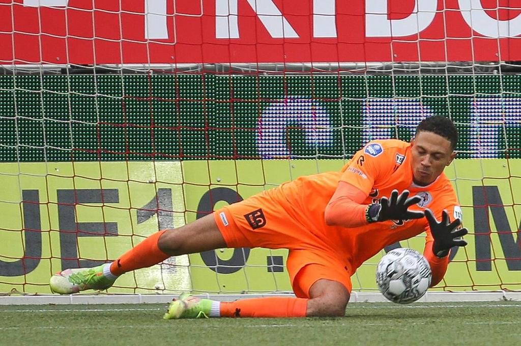 Maduka Okoye in goal for Sparta Rottedam (IMAGO / Pro Shots)