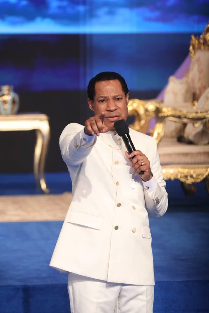 Grand finale: Pastor Chris prays for families on #HealingStreamLive Healing Services