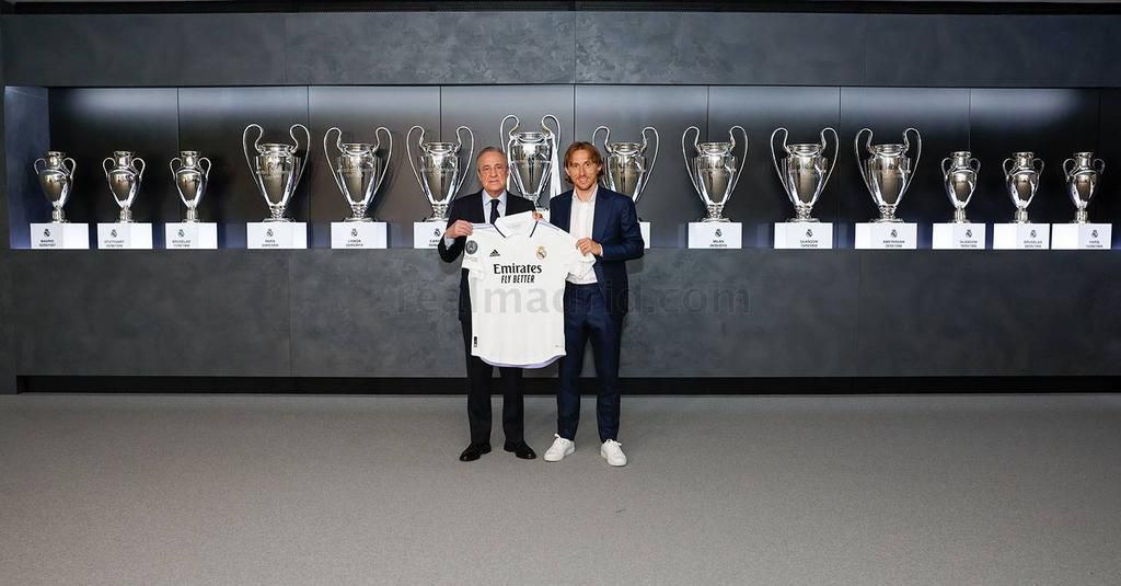 Luka Modric renews with Real Madrid until 2023