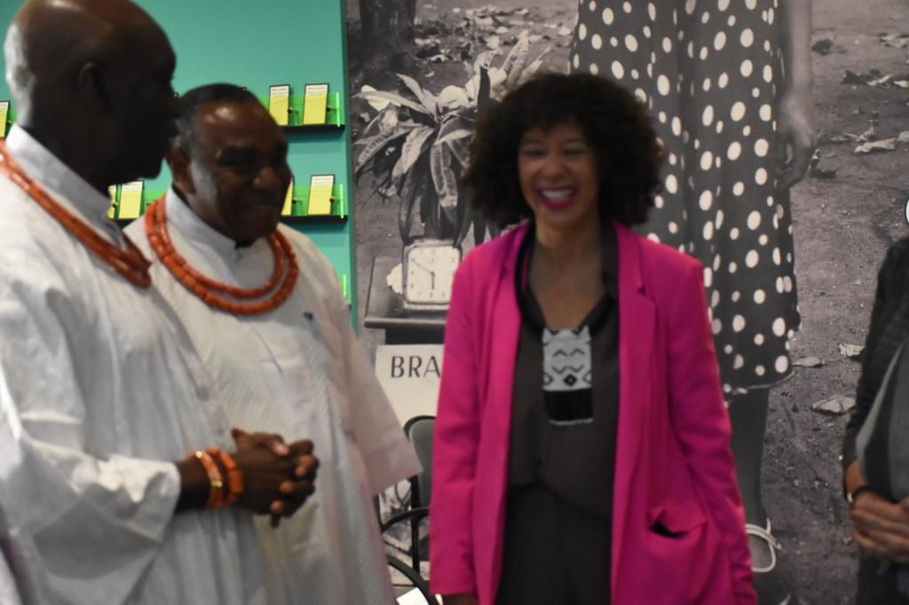 (Left) Oba of Benin brother, Aghatise Erediauwa; Chief Charles Edosomwan of Benin Kingdom and Ms Ngaire Blankenberg, Director, National Museum of African Art on a visit to see the displayed Benin Bronze works before their repatriation to Nigeria.