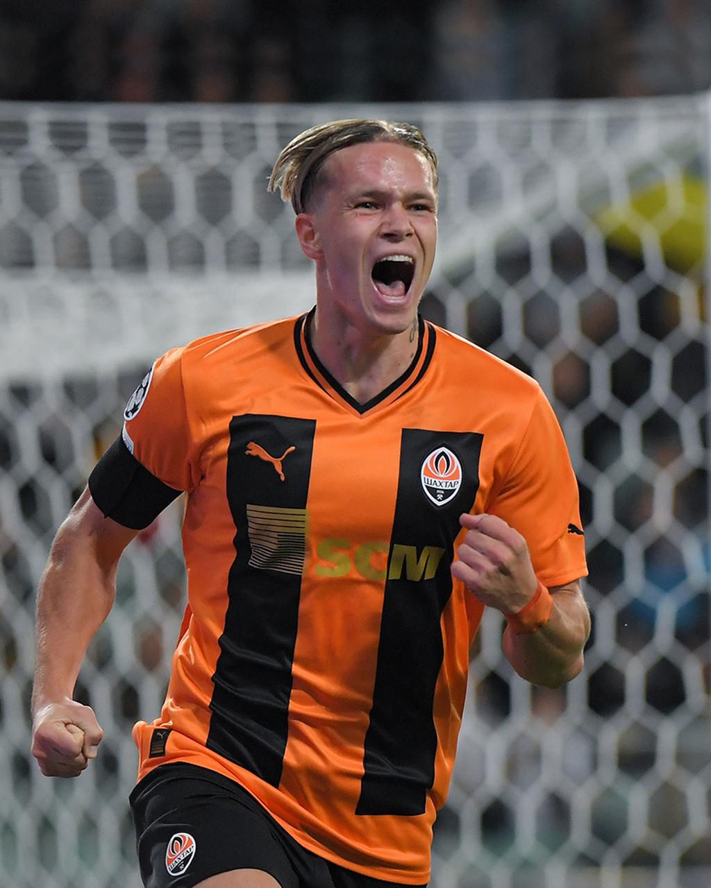 Mykhaylo Mudryk celebrates the equaliser.