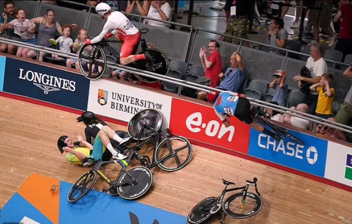 Matt Walls after the crash at the Commonwealth Games. (Image credit: Daily Mail)